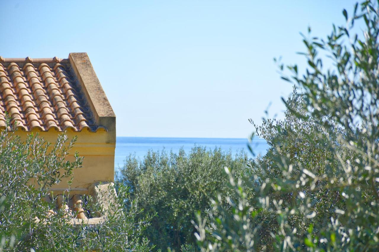 Pebbles And Sea At Barbati With Shared Pool Exterior foto